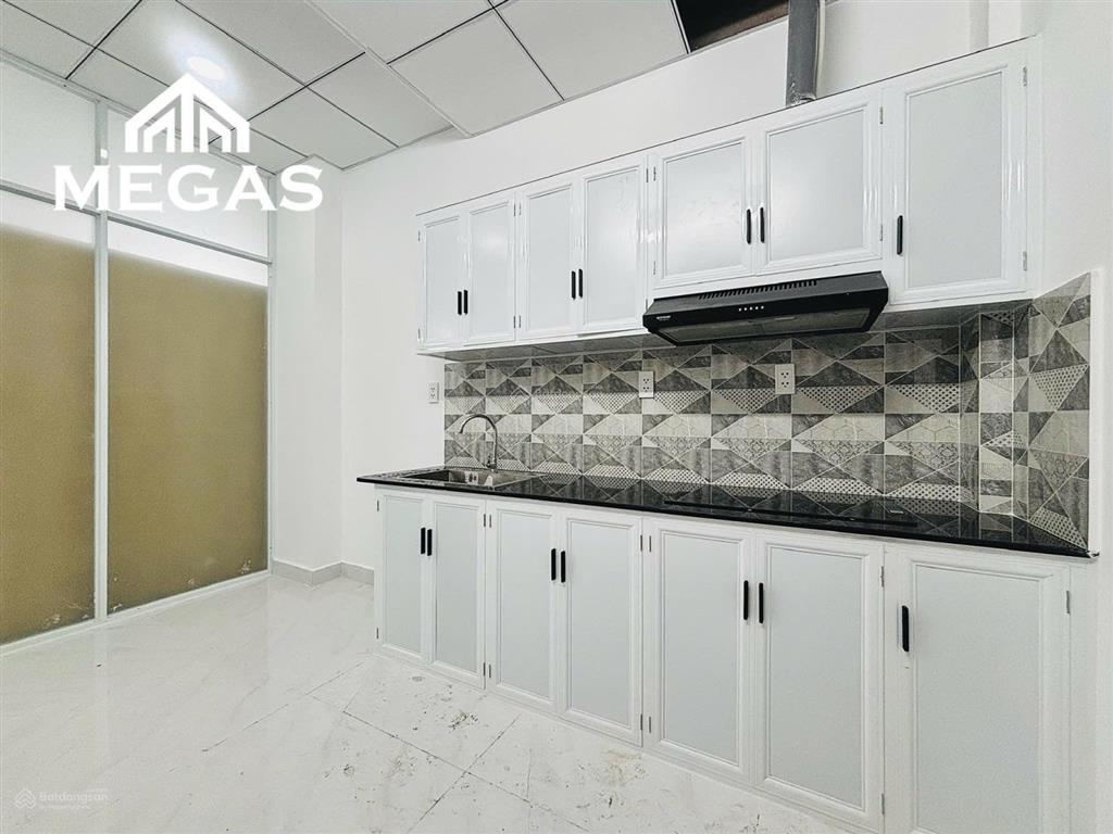 Căn hộ 1pn1wc 30m2, tách bếp có ban công, sẵn nội thất, thang máy, hầm xe tại vạn phúc. giá 7 tr