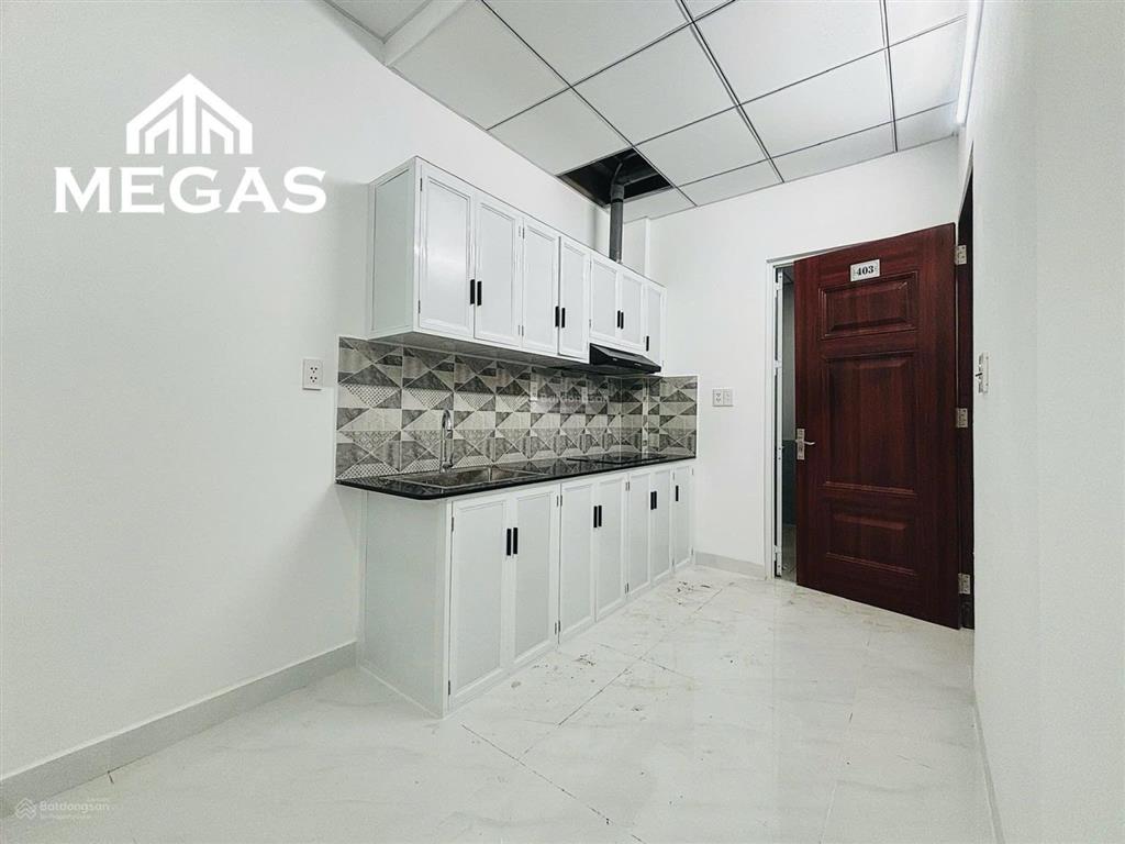 Căn hộ 1pn1wc 30m2, tách bếp có ban công, sẵn nội thất, thang máy, hầm xe tại vạn phúc. giá 7 tr