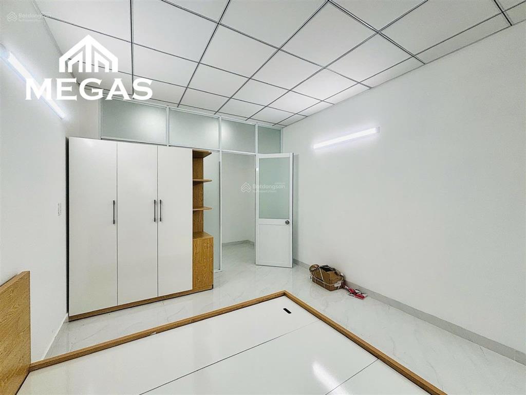 Căn hộ 1pn1wc 30m2, tách bếp có ban công, sẵn nội thất, thang máy, hầm xe tại vạn phúc. giá 7 tr