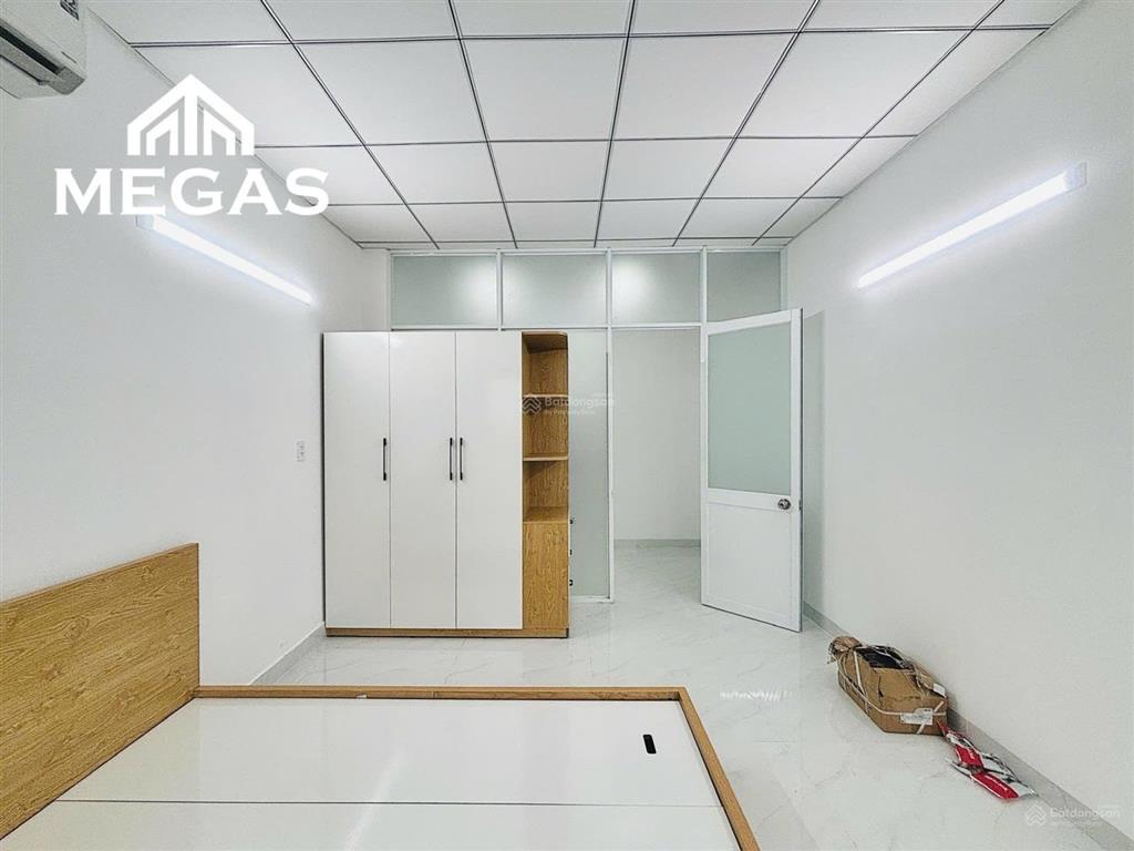 Căn hộ 1pn1wc 30m2, tách bếp có ban công, sẵn nội thất, thang máy, hầm xe tại vạn phúc. giá 7 tr