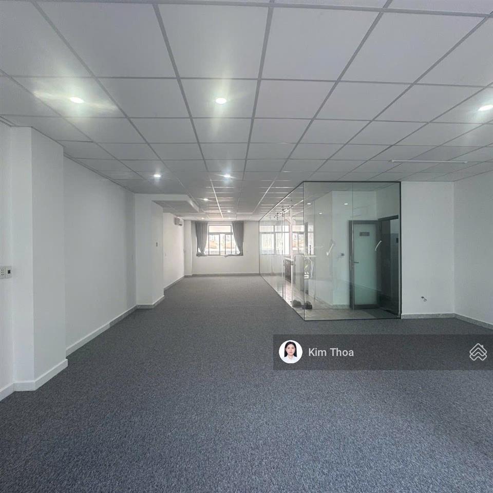 Văn phòng 80m2 sàn trống ở vạn phúc, lối đi riêng, có thang máy máy lạnh, hầm xe. giá tốt chỉ 14 tr