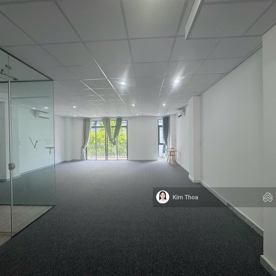 Văn phòng 80m2 sàn trống ở vạn phúc, lối đi riêng, có thang máy máy lạnh, hầm xe. giá tốt chỉ 14 tr