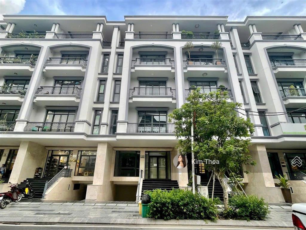 Văn phòng 80m2 sàn trống ở vạn phúc, lối đi riêng, có thang máy máy lạnh, hầm xe. giá tốt chỉ 14 tr
