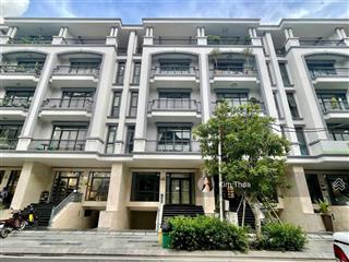 Văn phòng 80m2 sàn trống ở vạn phúc, lối đi riêng, có thang máy máy lạnh, hầm xe. giá tốt chỉ 14 tr