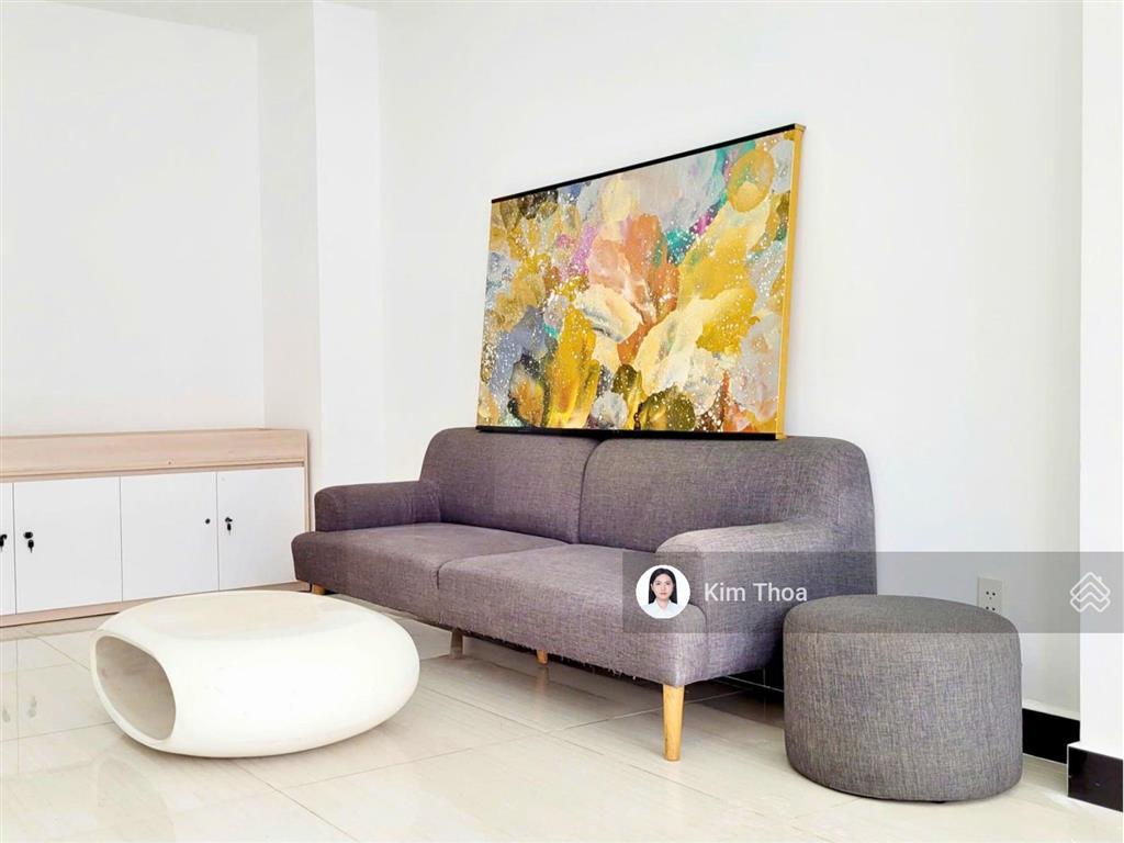 Văn phòng 50m2 sẵn nội thất (10  12 chỗ ngồi) ở vạn phúc, có t. máy, máy lạnh, hầm xe. giá 11 tr