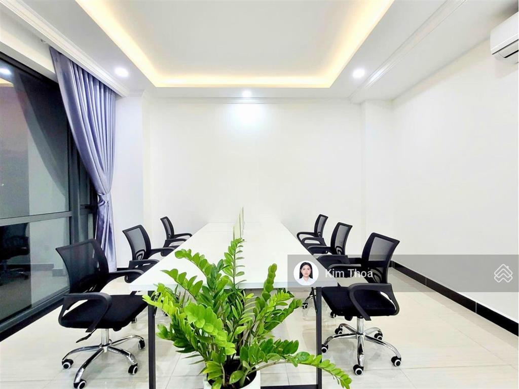 Văn phòng 50m2 sẵn nội thất (10  12 chỗ ngồi) ở vạn phúc, có t. máy, máy lạnh, hầm xe. giá 11 tr