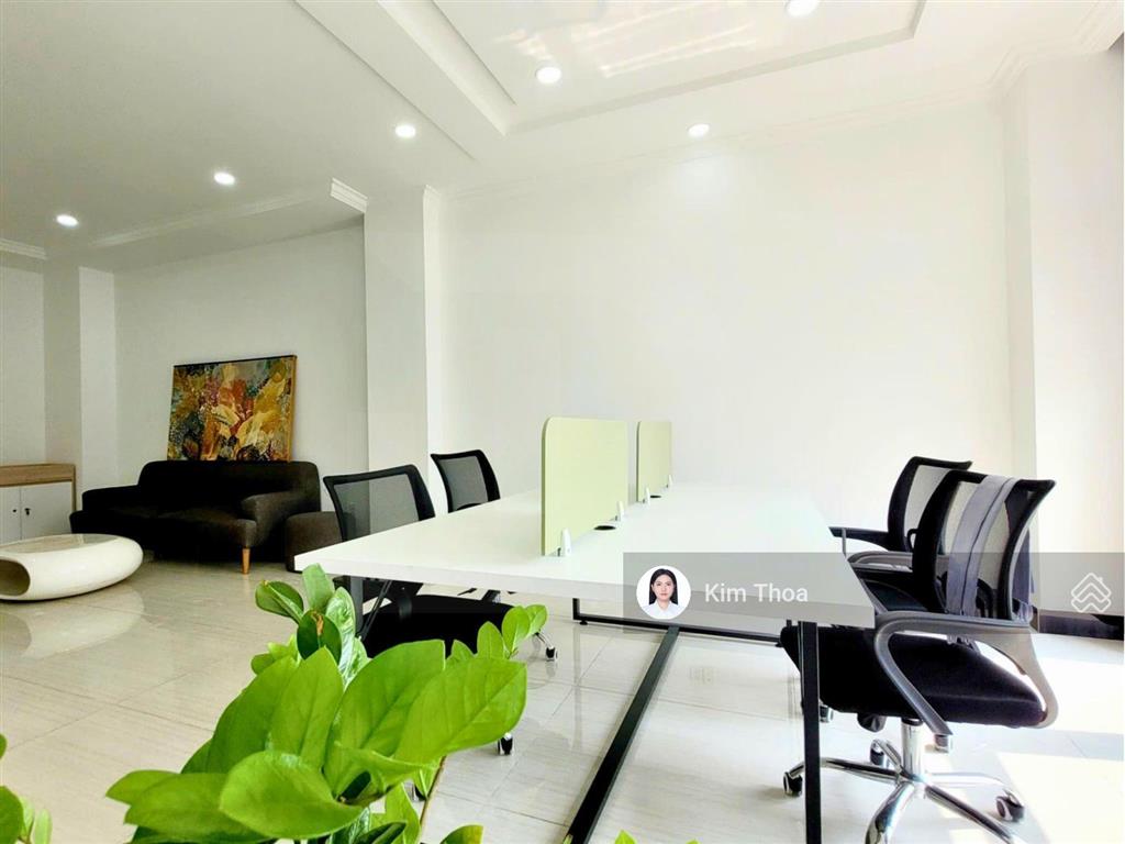 Văn phòng 50m2 sẵn nội thất (10  12 chỗ ngồi) ở vạn phúc, có t. máy, máy lạnh, hầm xe. giá 11 tr