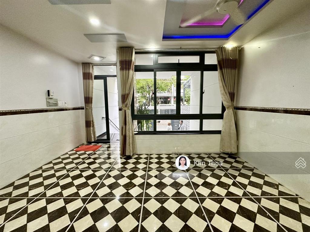 Tầng trệt 5x23m (~65m2) vạn phúc sàn trống, có máy lạnh hầm xe, lối đi riêng, đường 16m. giá 12 tr