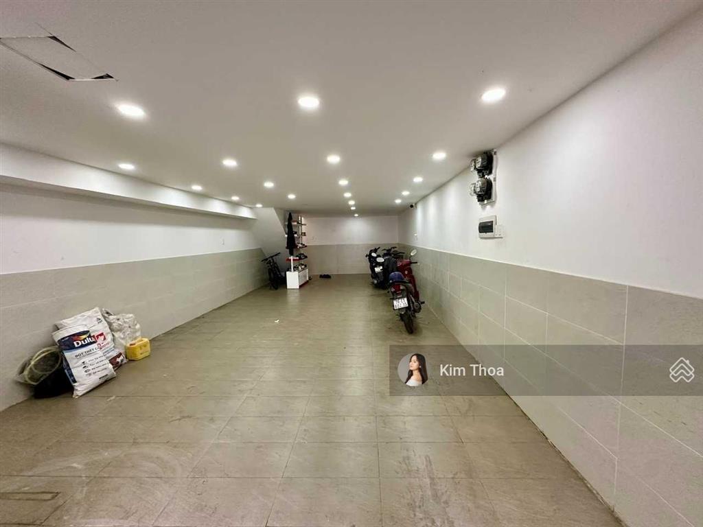 Tầng trệt 5x23m (~65m2) vạn phúc sàn trống, có máy lạnh hầm xe, lối đi riêng, đường 16m. giá 12 tr