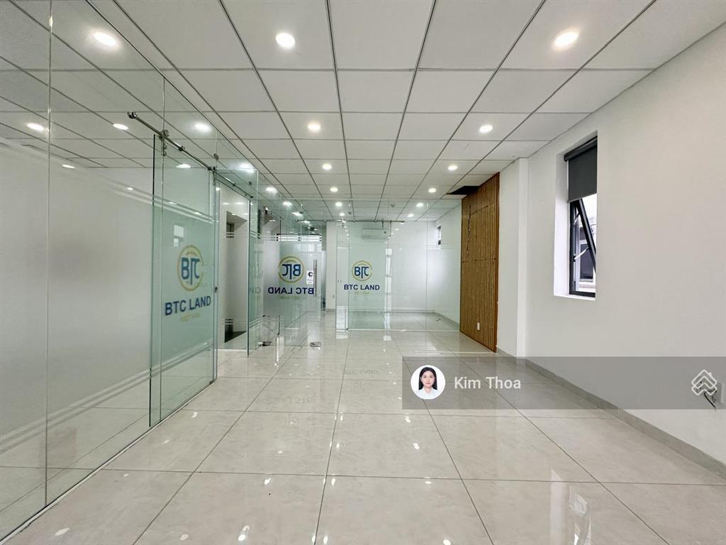Văn phòng 80m2 ngăn sẵn 03 phòng, ánh sáng tốt ở vạn phúc, có t. máy, máy lạnh, hầm xe. giá 16 tr