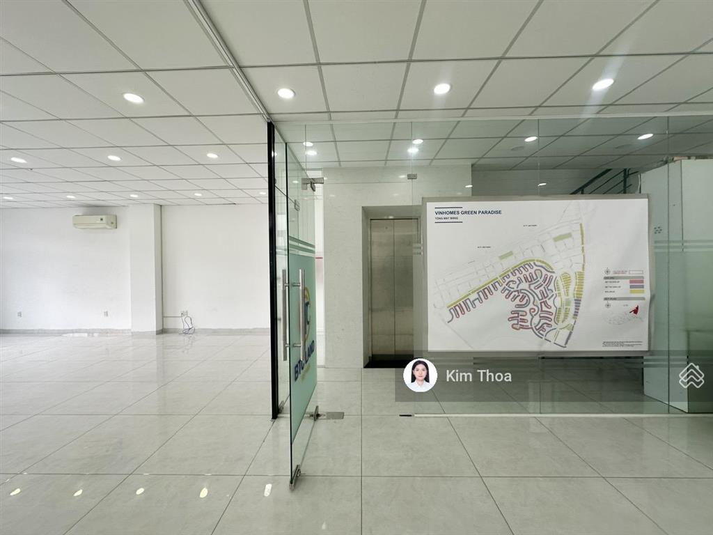 Văn phòng 80m2 sàn trống, ánh sáng tốt ở vạn phúc, có thang máy, máy lạnh, hầm xe. giá 15,5 tr