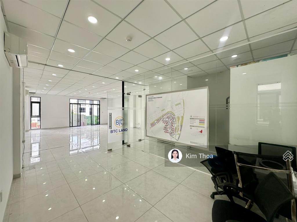 Văn phòng 80m2 sàn trống, ánh sáng tốt ở vạn phúc, có thang máy, máy lạnh, hầm xe. giá 15,5 tr