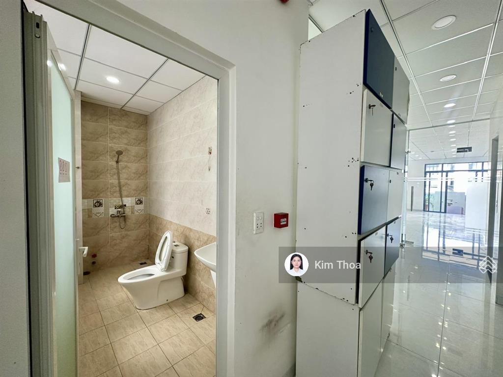 Văn phòng 80m2 sàn trống, ánh sáng tốt ở vạn phúc, có thang máy, máy lạnh, hầm xe. giá 15,5 tr