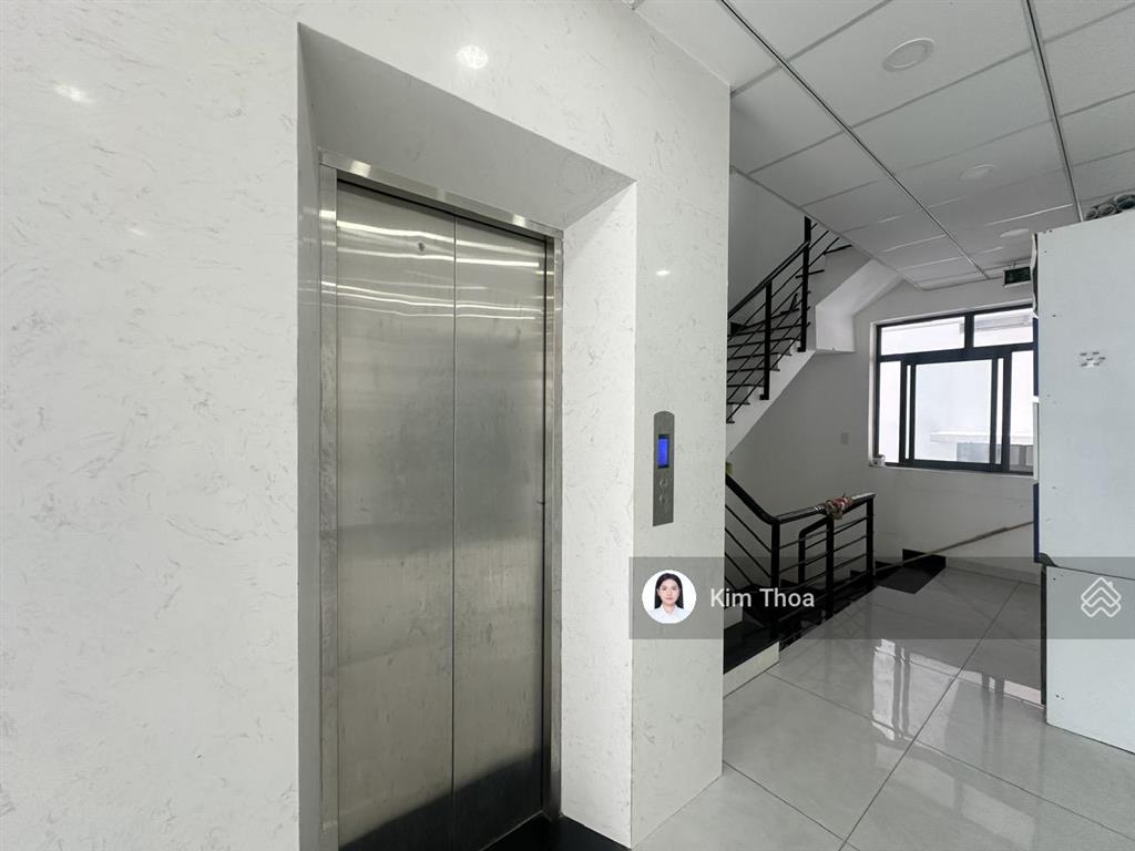 Văn phòng 80m2 sàn trống, ánh sáng tốt ở vạn phúc, có thang máy, máy lạnh, hầm xe. giá 15,5 tr