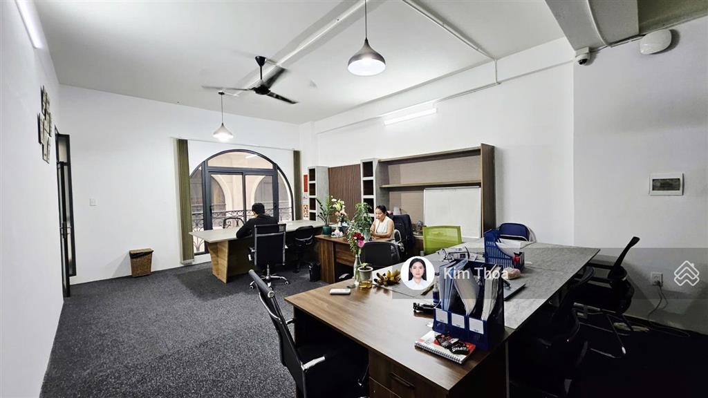 Trệt lửng 7x21m (~140m2) ở vạn phúc, sẵn nội thất (~30 nhân sự), có máy lạnh, hầm để xe. giá 32 tr