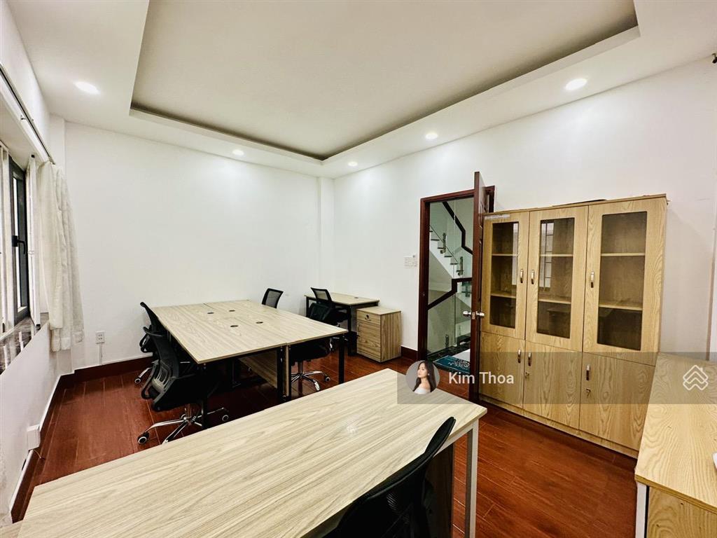 Văn phòng 20m2 vạn phúc sẵn nội thất, máy lạnh, hầm xe. giá rẻ chỉ 6 tr (bao điện nước, internet)