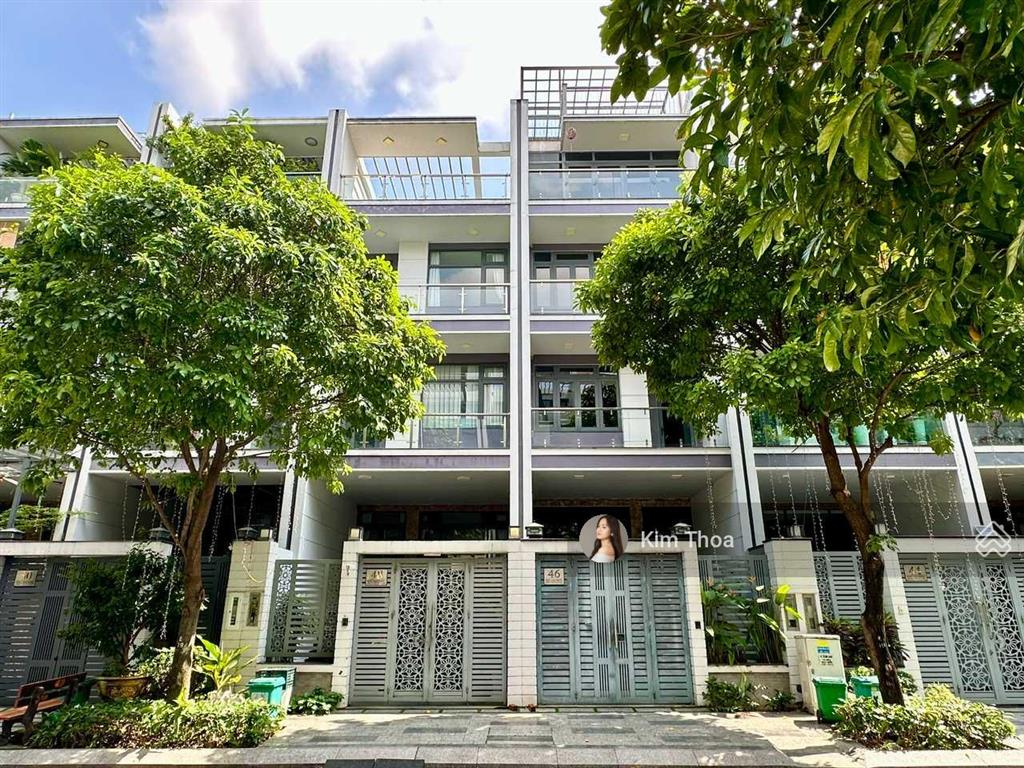 Văn phòng 20m2 vạn phúc sẵn nội thất, máy lạnh, hầm xe. giá rẻ chỉ 6 tr (bao điện nước, internet)