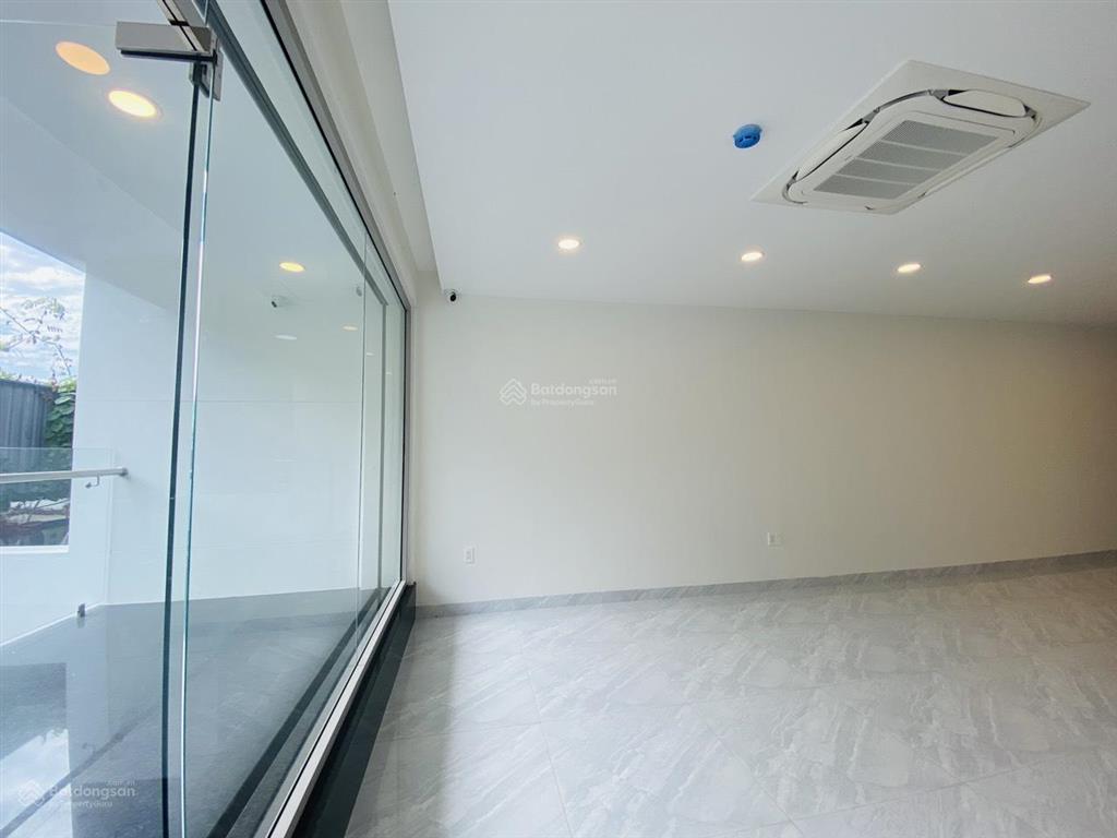 Cho thuê mặt bằng trệt khu dân cư him lam, quận 7 5x20m, có thang máy, . 20 triệu