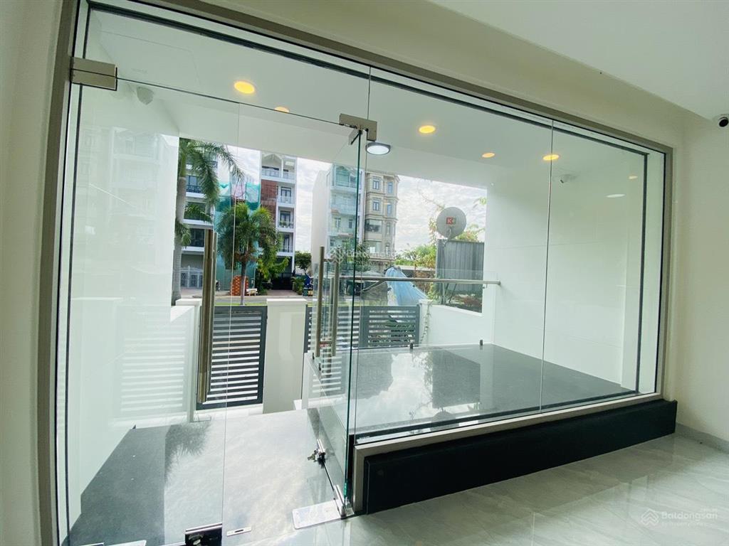Cho thuê mặt bằng trệt khu dân cư him lam, quận 7 5x20m, có thang máy, . 20 triệu