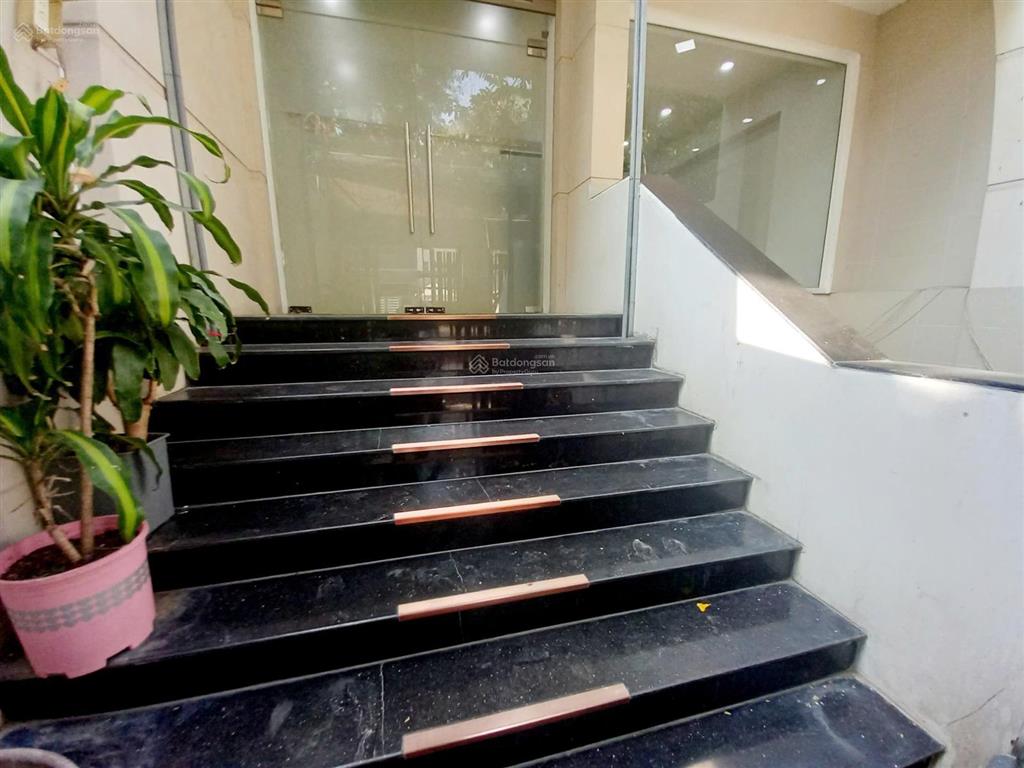 Cho thuê mặt bằng văn phòng khu trung sơn 35m2, nội thất cơ bản, lối đi riêng. 8 triệu/tháng