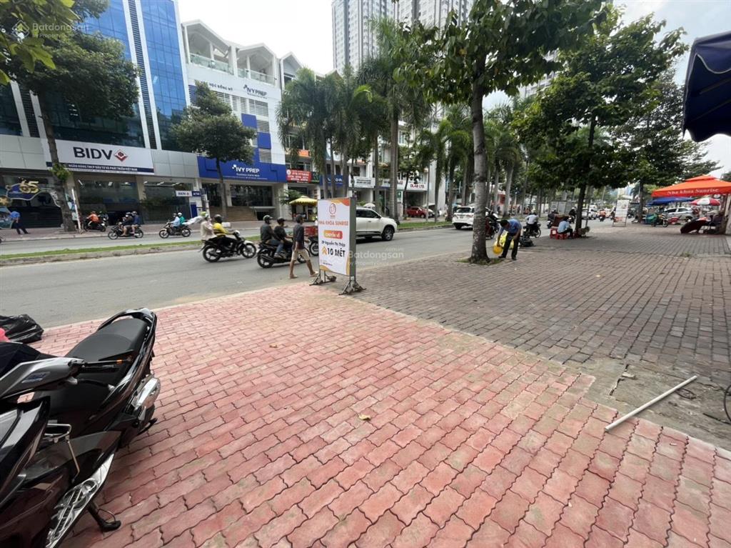 Cho thuê nhà khu dân cư him lam, q7 5x20m, hầm, trệt, 3 lầu. nhà mới sơn. 60 triệu/tháng