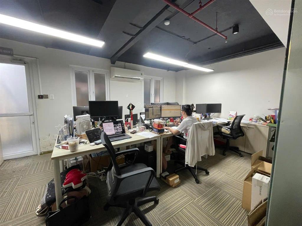 Cho thuê văn phòng tầng trệt khu trung sơn 6x20m, có hầm để xe, nội thất vp. 23 triệu/tháng