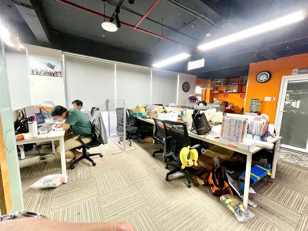 Cho thuê văn phòng tầng trệt khu trung sơn 6x20m, có hầm để xe, nội thất vp. 23 triệu/tháng