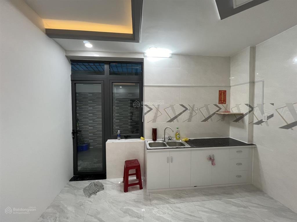 Cho phòng giá rẻ khu trung sơn 20m2, nội thất đầy đủ, không chung chủ. 4 triệu/tháng