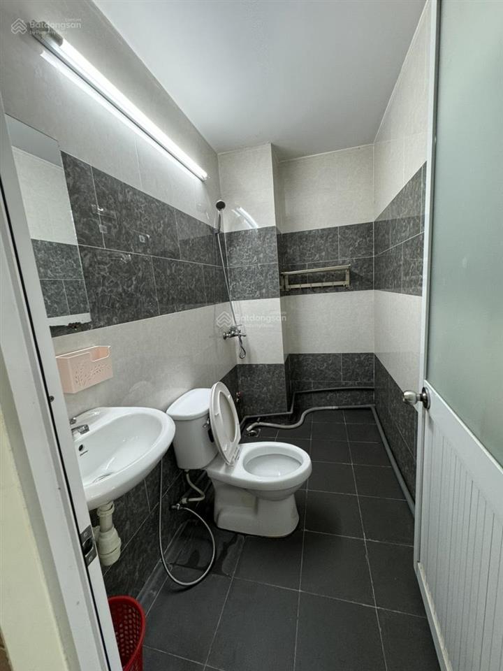 Cho thuê phòng trọ mới khu trung sơn 40m2, ban công, nội thất đầy đủ. 6 triệu/tháng