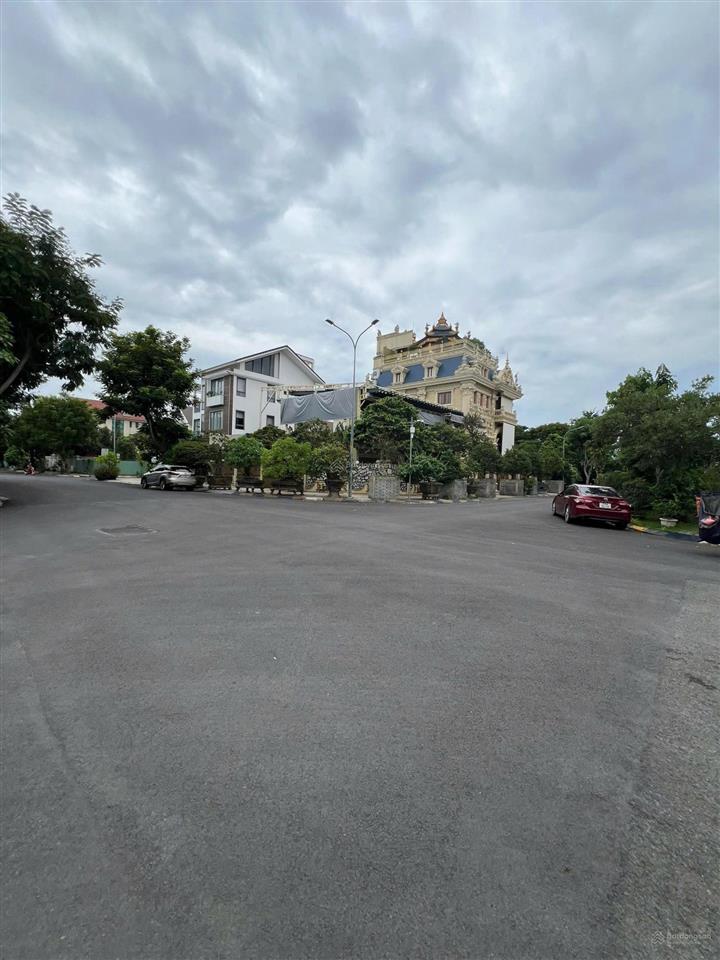 Bán đất lô góc khu ven sông tân phong, quận 7 5x18m, sổ hồng, hướng đông nam. 15,7 tỷ