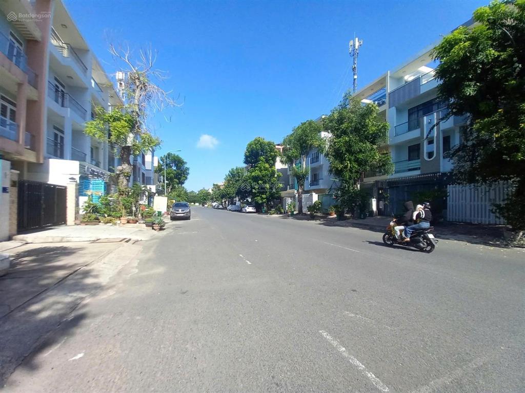 Bán đất lô góc khu ven sông tân phong, quận 7 5x18m, sổ hồng, hướng đông nam. 15,7 tỷ