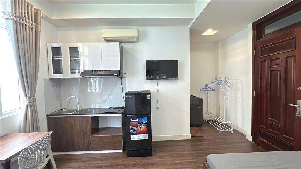 Căn hộ quận 1  cửa sổ thoáng full nội thất gần nhà thờ tân định, công viên lê văn tám quận 1