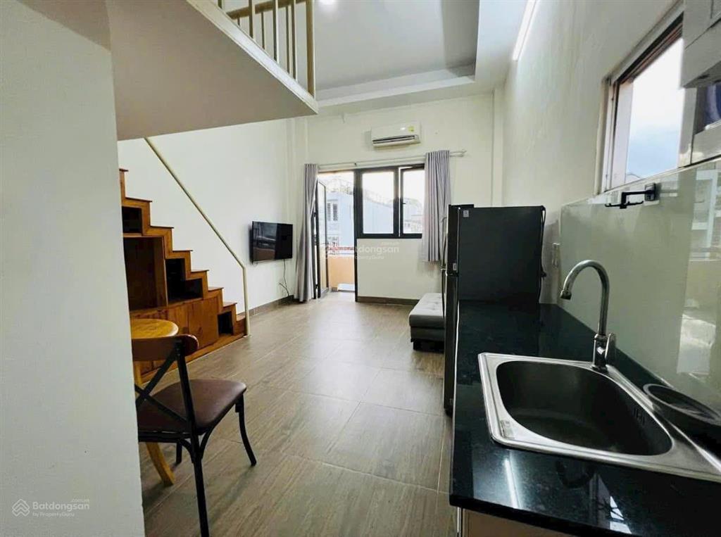 Căn hộ có gác ban công 40m2 máy giặt riêng gần chợ hoàng hoa thám, etown cộng hòa quận tân bình