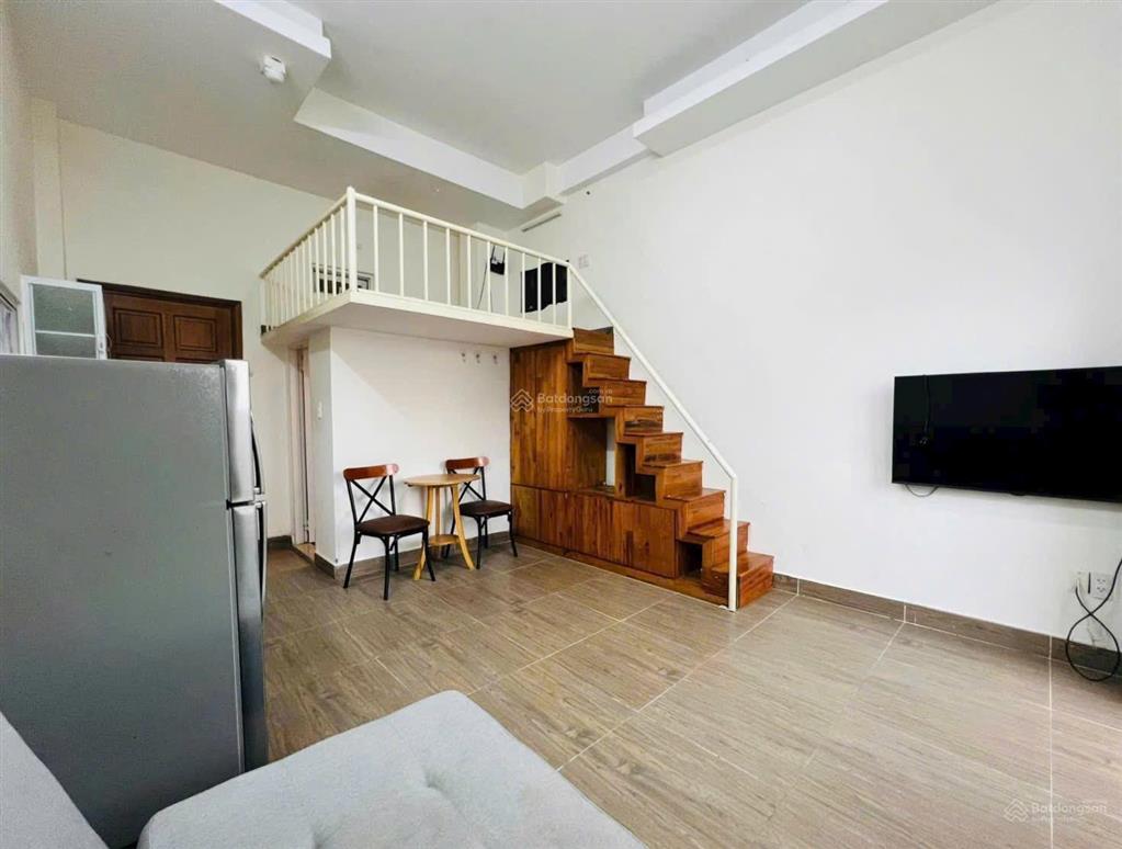 Căn hộ có gác ban công 40m2 máy giặt riêng gần chợ hoàng hoa thám, etown cộng hòa quận tân bình