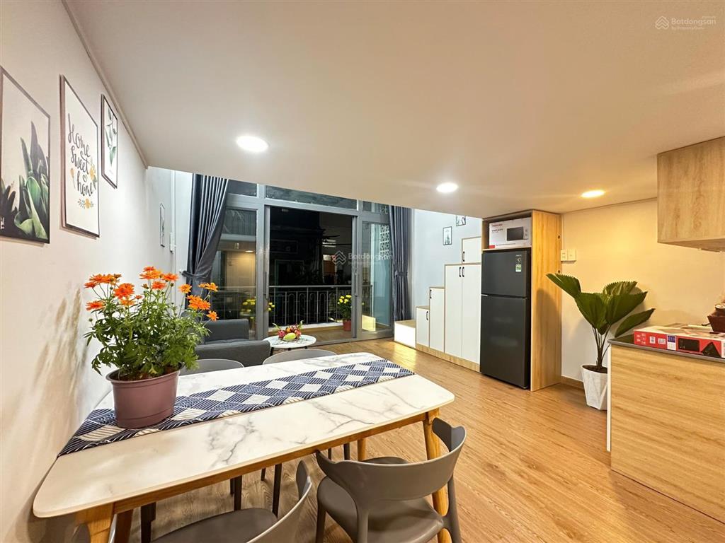 Căn hộ có gác ban công 40m2 gần vòng xoay dân chủ, hà đô centrosa quận 10