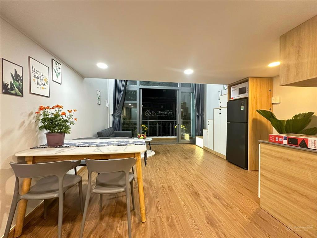 Căn hộ có gác ban công 40m2 gần vòng xoay dân chủ, hà đô centrosa quận 10