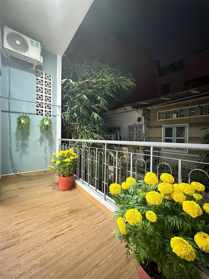Căn hộ có gác ban công 40m2 gần vòng xoay dân chủ, hà đô centrosa quận 10