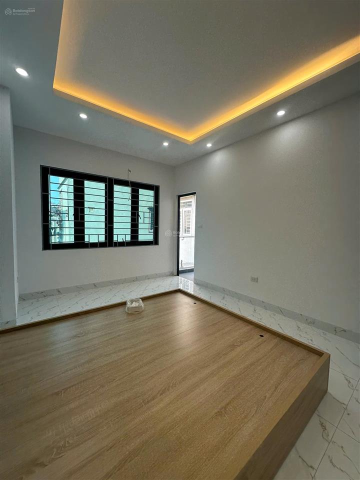 Bán nhà tt chúc sơn 60m xây 4 tầng, vị trí trung tâm gần trường học các cấp, đường ql6. giá 4,35 tỷ