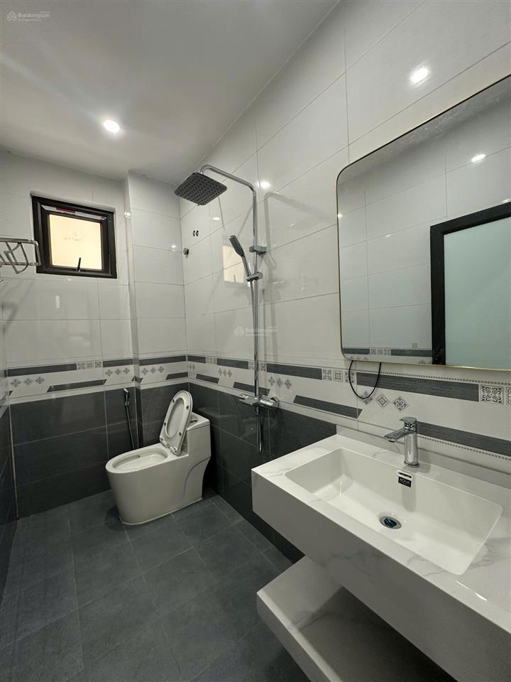 Bán nhà tt chúc sơn 60m xây 4 tầng, vị trí trung tâm gần trường học các cấp, đường ql6. giá 4,35 tỷ