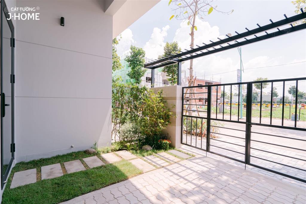 Nhà phố vườn đường ôtô 13m, trung tâm tp thuận an, dt 122m2, 1trệt 1lầu, đã hoàn công