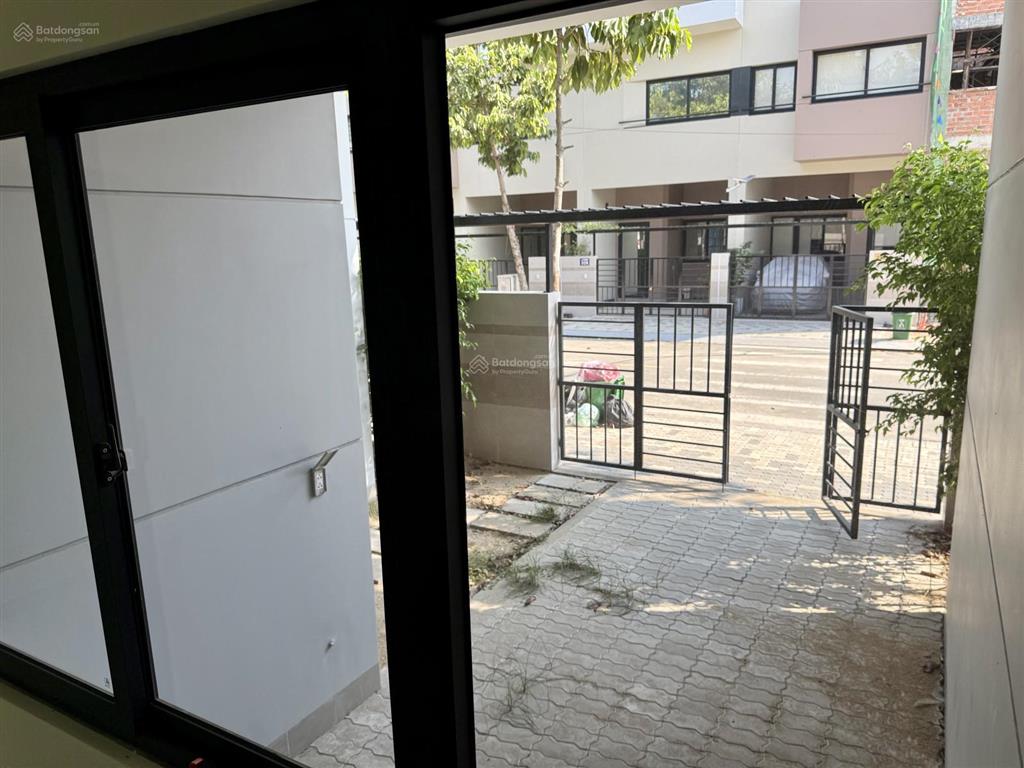 Nhà phố mặt tiền đường 12m, trung tâm thuận an, 1trệt 1lầu, đã hoàn công, shr