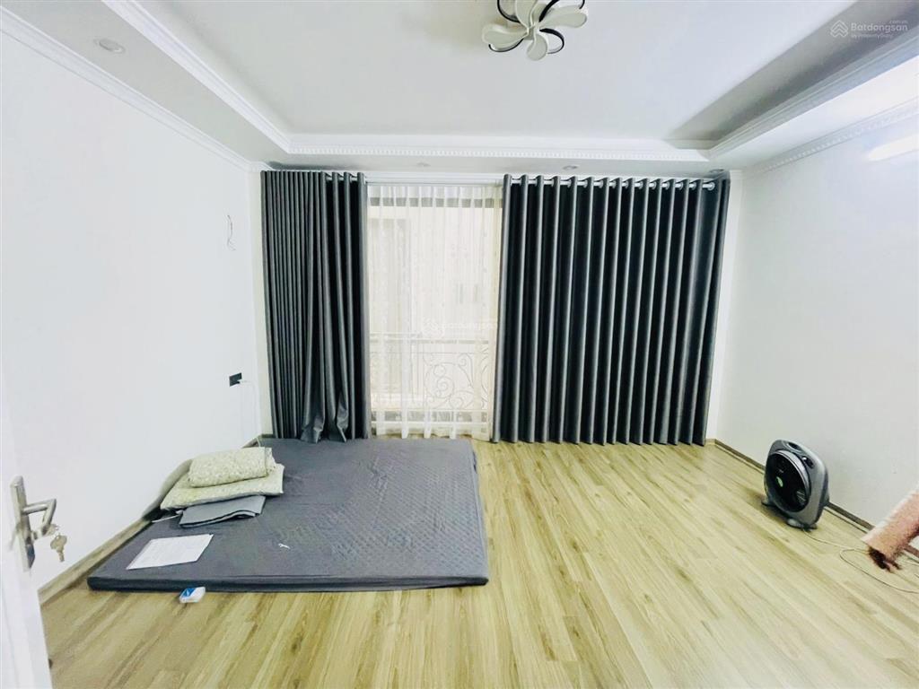 Chính chủ bán căn nhà yên hoà cầu giấy 34m2 5 tầng mt 5m, 3 phòng ngủ khép kín, có giếng trời!