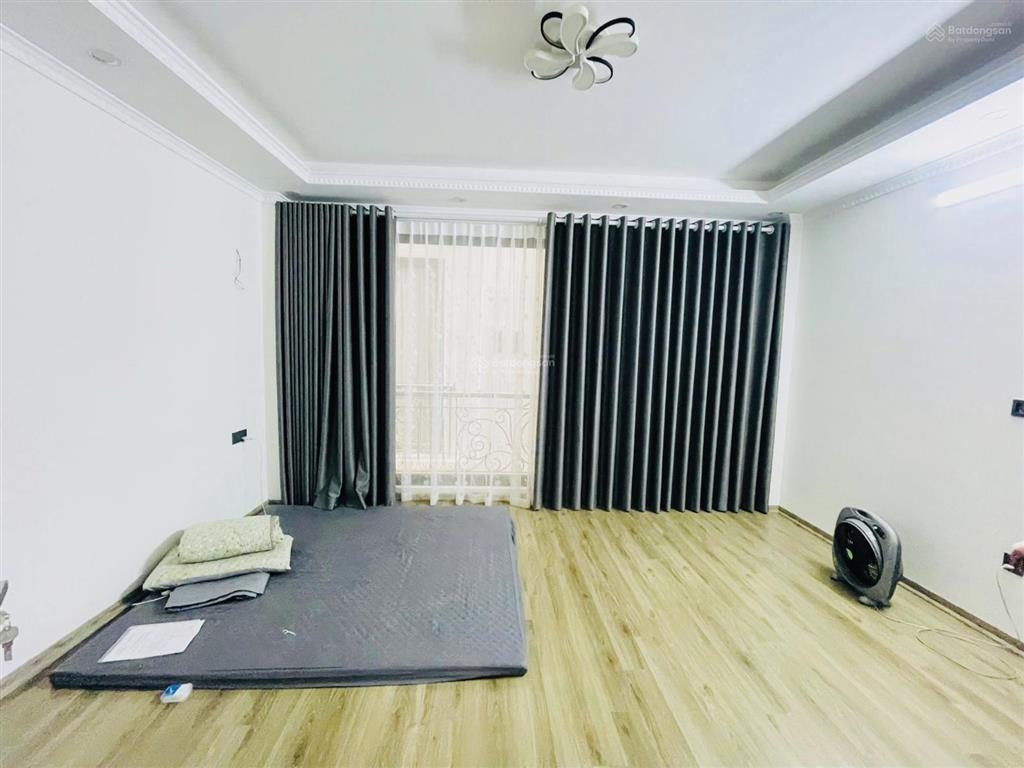 Chính chủ bán căn nhà yên hoà cầu giấy 34m2 5 tầng mt 5m, 3 phòng ngủ khép kín, có giếng trời!