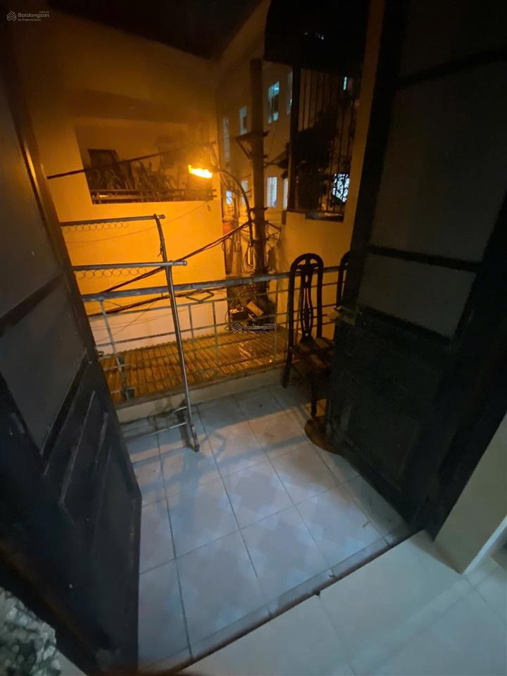 Cho thuê phòng trọ 23m2 có ban công gần cầu đông trù