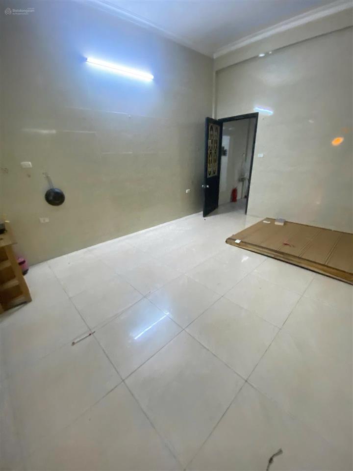 Cho thuê phòng trọ 23m2 có ban công gần cầu đông trù