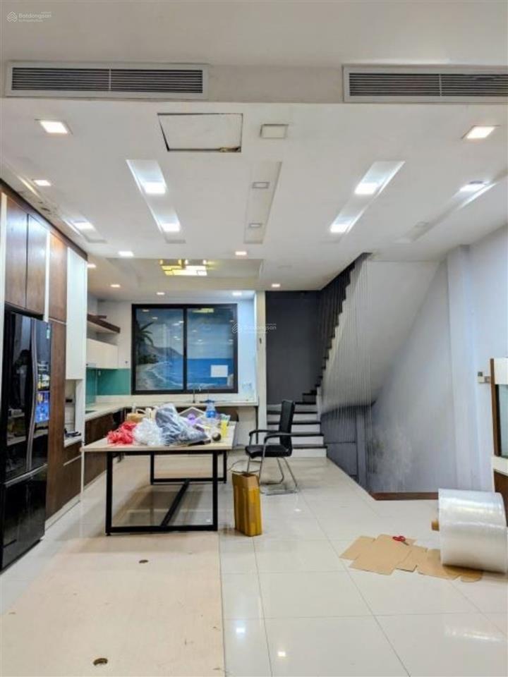 Cho thuê nhà ngõ 181 xuân thủy diện tích 60m2 * 5 tầng tầng 1+2 thông sàn tầng 3+4 chia phòng 19tr