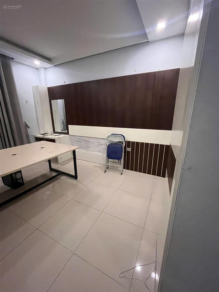 Cho thuê nhà ngõ 181 xuân thủy diện tích 60m2 * 5 tầng tầng 1+2 thông sàn tầng 3+4 chia phòng 19tr