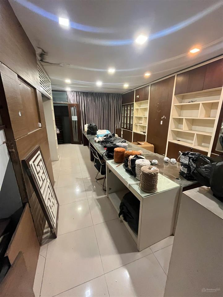 Cho thuê nhà ngõ 181 xuân thủy diện tích 60m2 * 5 tầng tầng 1+2 thông sàn tầng 3+4 chia phòng 19tr