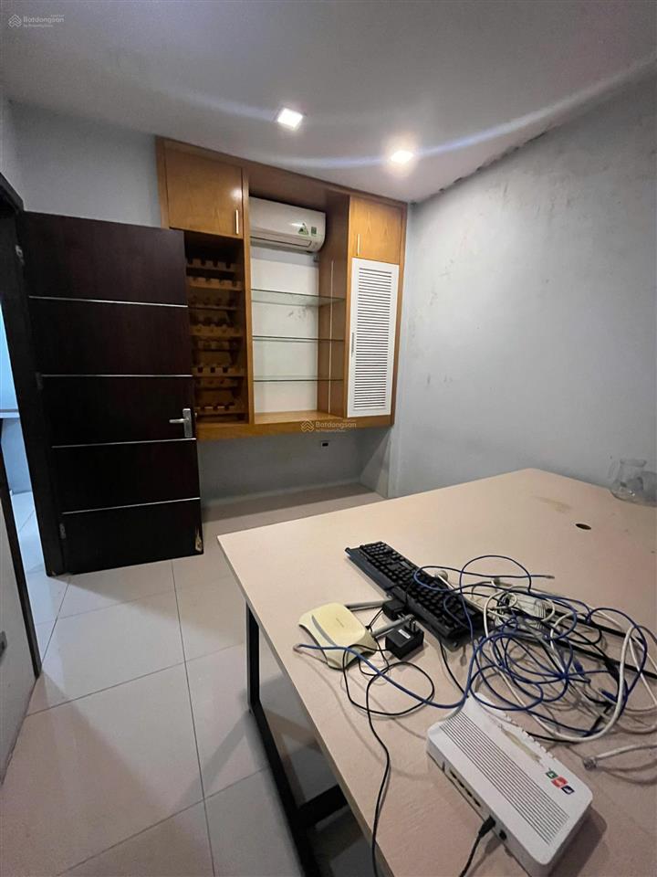 Cho thuê nhà ngõ 181 xuân thủy diện tích 60m2 * 5 tầng tầng 1+2 thông sàn tầng 3+4 chia phòng 19tr