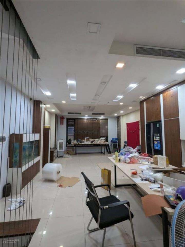 Cho thuê nhà ngõ 181 xuân thủy diện tích 60m2 * 5 tầng tầng 1+2 thông sàn tầng 3+4 chia phòng 19tr